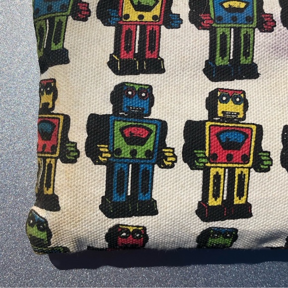 Robot Pencil Case - Picture 3 of 6